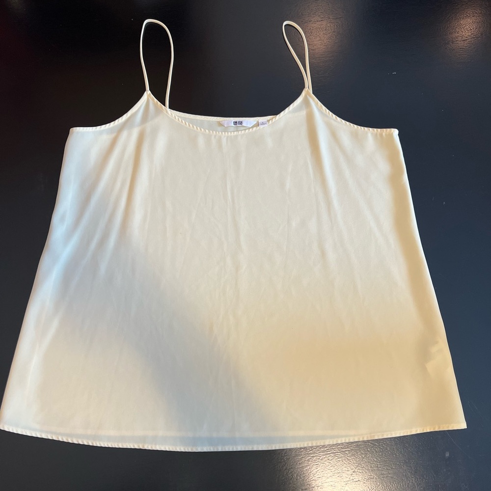 Uniqlo yellow tank